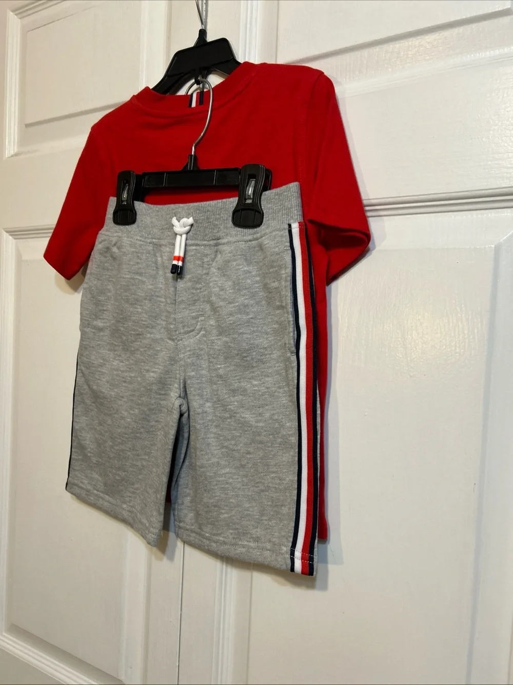 NWT Tommy Hilfiger Boys Size 5 Short Sleeve T-Shirt & Shorts 2pc Set Red Gray Bl